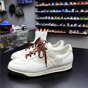 Gucci Cream Sneakers with red/green Laces